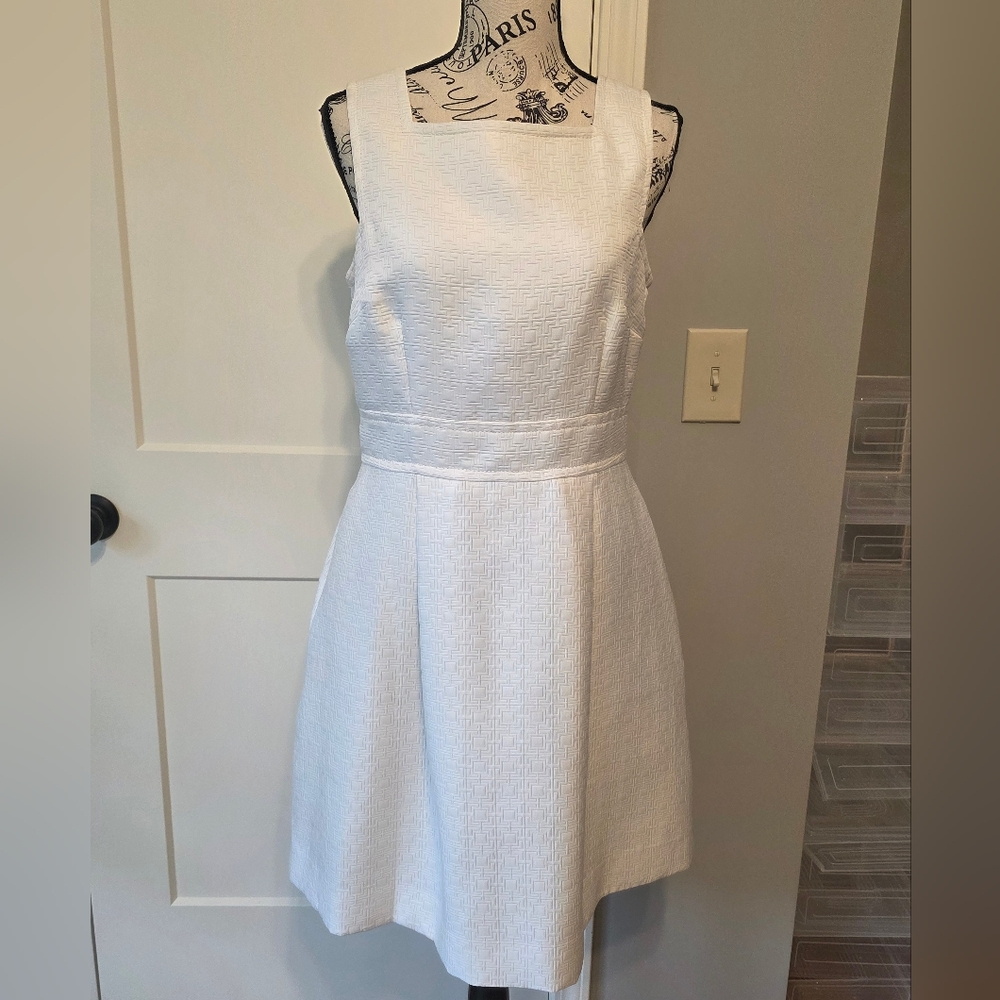 Elegant Off White Sleeveless Dress